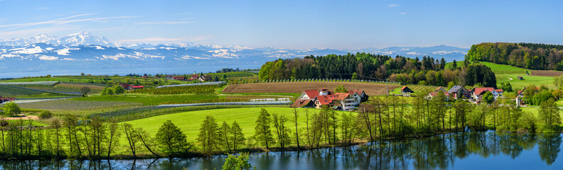 Obraz premium Frühling am Schleinsee in der östlichen Bodensee-Region