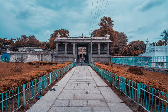 Thiru Parameswara Vinnagaram or Vaikunta Perumal Temple is a temple dedicated to Vishnu, located in Kanchipuram in the South Indian state of Tamil Nadu - One of the best archeological sites in India