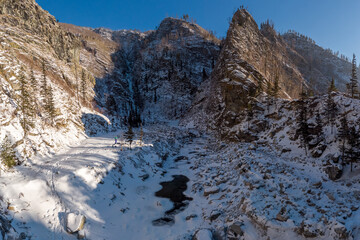 Fototapeta na wymiar View of the canyon of the Kyngarga river in the Sayan mountains