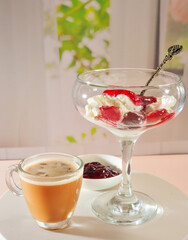 dessert coffe with strawberries and ice cream