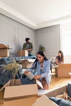 Woman Moves Out From Apartment And Her Roommates Help Her With Packing.