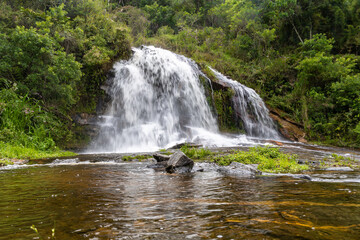 Fototapeta na wymiar waterfall in the middle of the forest in the city of Cunha in São Paulo