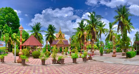 Fototapeta na wymiar Traditional Buddhist temple in Cambodia