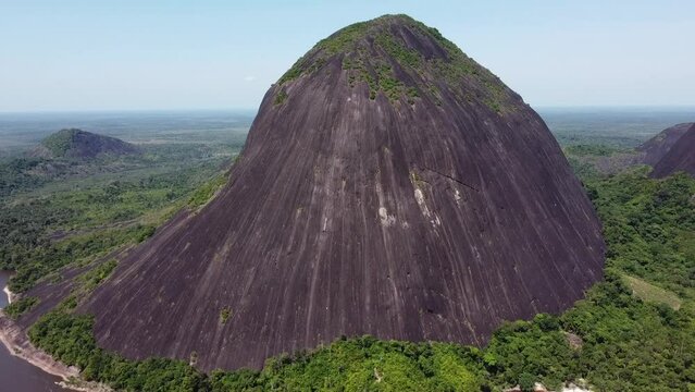 CERRO MONO MAVICURE COLOMBIA MONOLITO