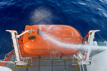 Hose pressure water test of totally enclosed lifeboat. Watertight test. Port state control.