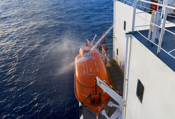 Hose pressure water test of totally enclosed lifeboat. Watertight test. Port state control.