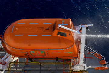 Hose pressure water test of totally enclosed lifeboat. Watertight test. Port state control.