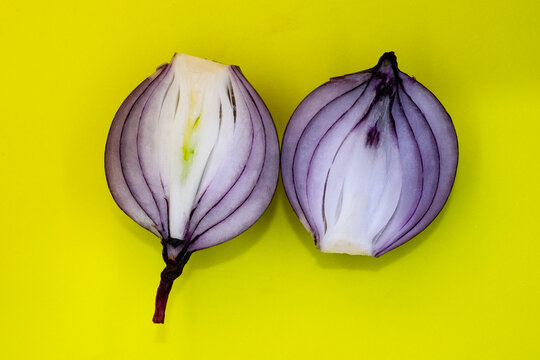 two halves of a purple onion close-up