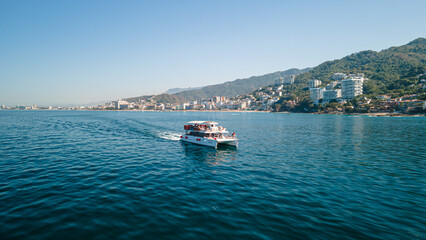 Catamarán Navegando Puerto Vallarta