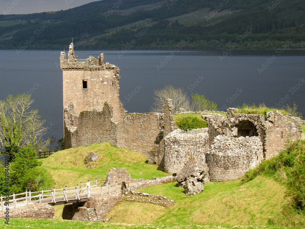 Wall mural Urquhart Castle in Scotland, United Kingdom