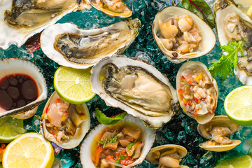 Fresh oysters with lemon on blue ice