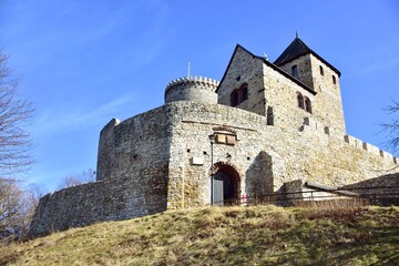 Fototapeta na wymiar Zamek w Będzinie na Sląsku, zabytkowy obiekt obronny, 