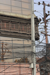 Fototapeta na wymiar Street wiring against the backdrop of a beautiful building