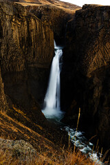 Fototapeta na wymiar cascade d'Islande