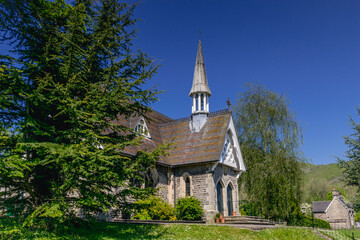 Fototapeta na wymiar Small church in Ilam village, Dovedale, Peak District, UK