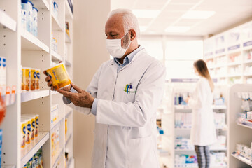 An old pharmacist recommending right supplements.
