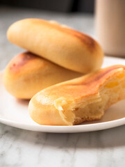 PANDEYUCA COLOMBIANO CON TAZA DE CAFÉ