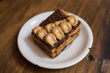 Argentine chocotorta decorated with a chocolate cookie