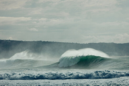 Huge waves in Nazare
