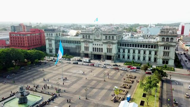 Video de dron del Palacio Nacional de la Cultura, el edificio principal del Estado y gobierno al igual que museo, ubicado en el Centro Hist&oacute;rico en la zona 1 de la Ciudad de Guatemala, Guatemala.