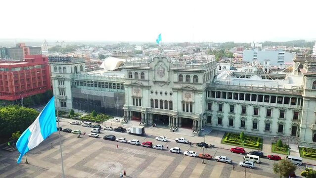 Video de dron del Palacio Nacional de la Cultura, el edificio principal del Estado y gobierno al igual que museo, ubicado en el Centro Hist&oacute;rico en la zona 1 de la Ciudad de Guatemala, Guatemala.