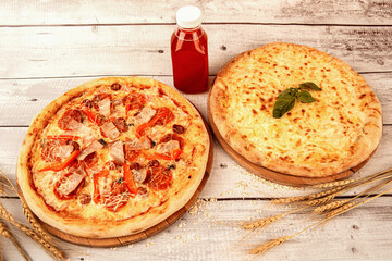 Пицца на белом фоне