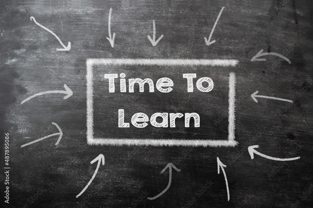 Poster chalk text on black chalkboard with arrows time to learn. the concept of the importance of learning.