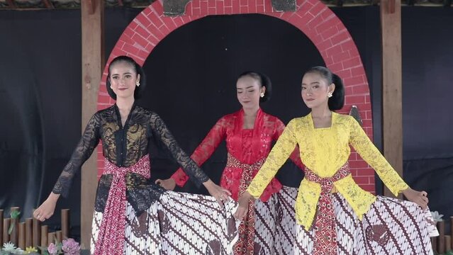 portrait of a traditional javanese dancers
