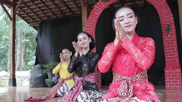 portrait of a traditional javanese dancers