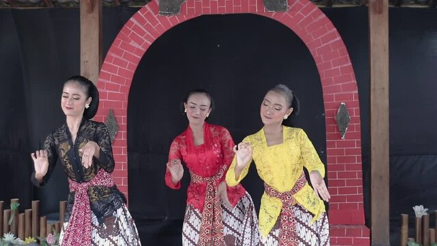 portrait of a traditional javanese dancers practicing