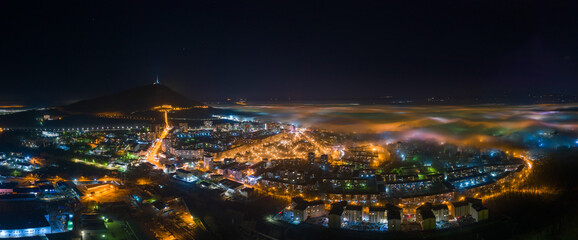 Naklejka premium Low clouds and fog in the night city. Location: Pyatigorsk. Stavropol region