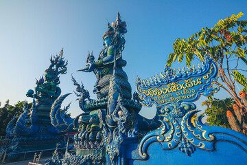 Fototapeta premium Wat Rong Suea Ten, Blue Temple, Chiang Rai, Thailand
