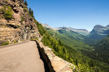 Fototapeta na wymiar Famous Going-to-the-Sun road in the Glacier National Park, in Montana in beautiful summer day