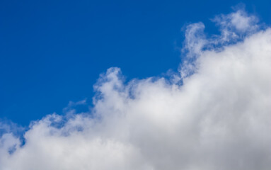 Obraz premium Background of blue sky with white clouds