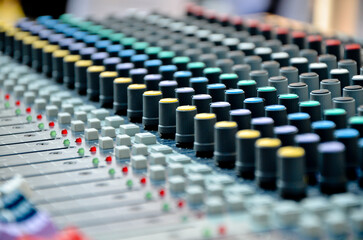 audio mixer console