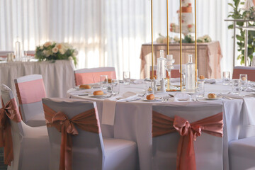 Pretty wedding flower decor idea