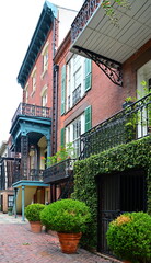 Fototapeta na wymiar Historische Fassade in der Altstadt von Savannah, Georgia