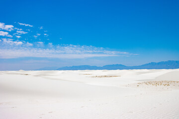 Fototapeta na wymiar White sand dune in White Sands National Park, New Mexico, USA