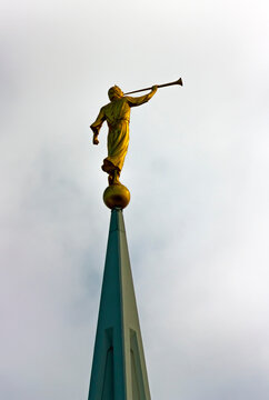 Sculpture of angel moroni atop of a Mormon Temple.	
