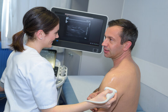 carrying out an arm ultrasound