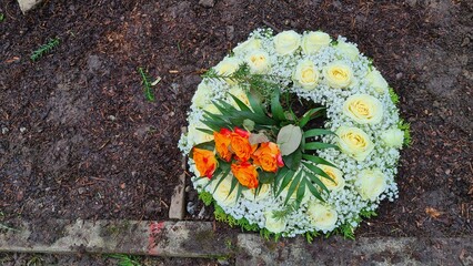 Flower arrangement or flower wreath