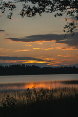 Obraz na płótnie Canvas Sonnenuntergang über dem See