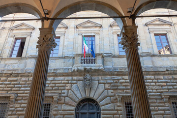 Monte San Savino. Arezzo. Arco della Loggia dei Mercanti con il palazzo Comunale.