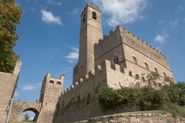 Fototapeta na wymiar Poppi. Veduta del Castello dei conti Guidi 