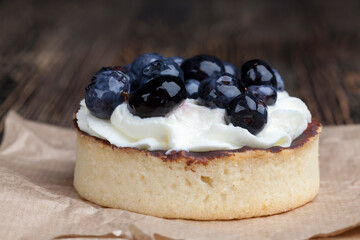 tartlet with chocolate and buttercream with blueberries