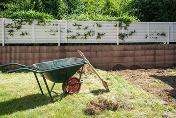 自宅の庭を芝生にする工事 © tatsushi