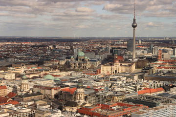 Blick auf das Berliner Stadtzentrum mit Gendarmenmarkt, Dom, Schloss und Rathausforum © holger.l.berlin