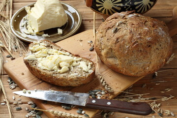 bread with seeds