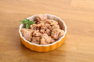 Canned tuna fish with oil