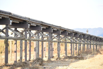 Fototapeta na wymiar 京都観光流れ橋木製橋